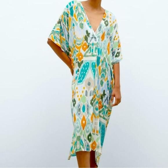 Zara Dresses & Skirts - Zara oversized Maximalist midi dress with V-neckline short sleeves. Size M/L